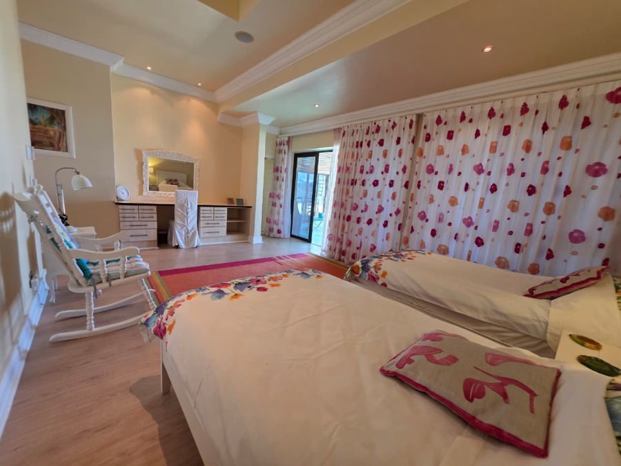 6 Bedroom Property for Sale in Myoli Beach Western Cape